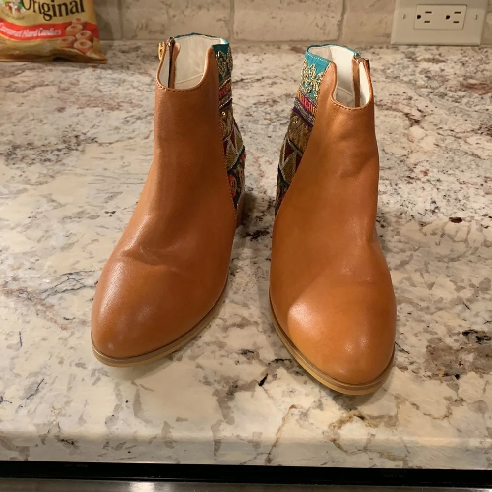 Very unusual Camel Colored Booties with fabric sequined back. Unknown brand. - Picture 2 of 4